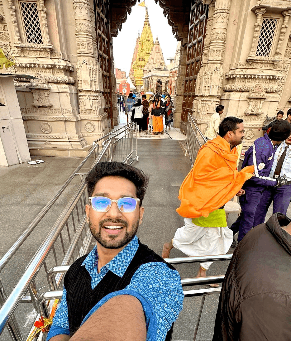 Temple selfie